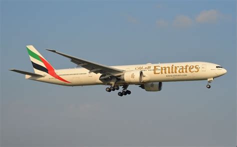 ek772 flight status|Live Flight Tracker .